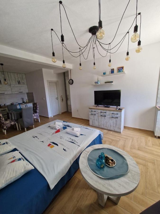 Studio Apartman Happy Home تيفات المظهر الخارجي الصورة