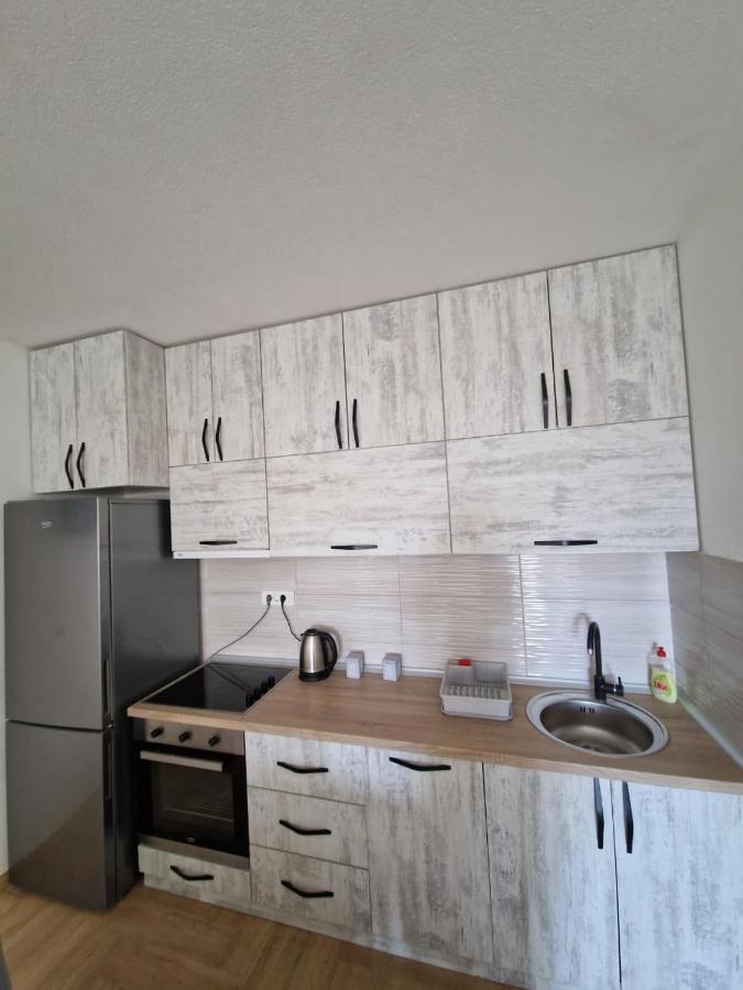 Studio Apartman Happy Home تيفات المظهر الخارجي الصورة
