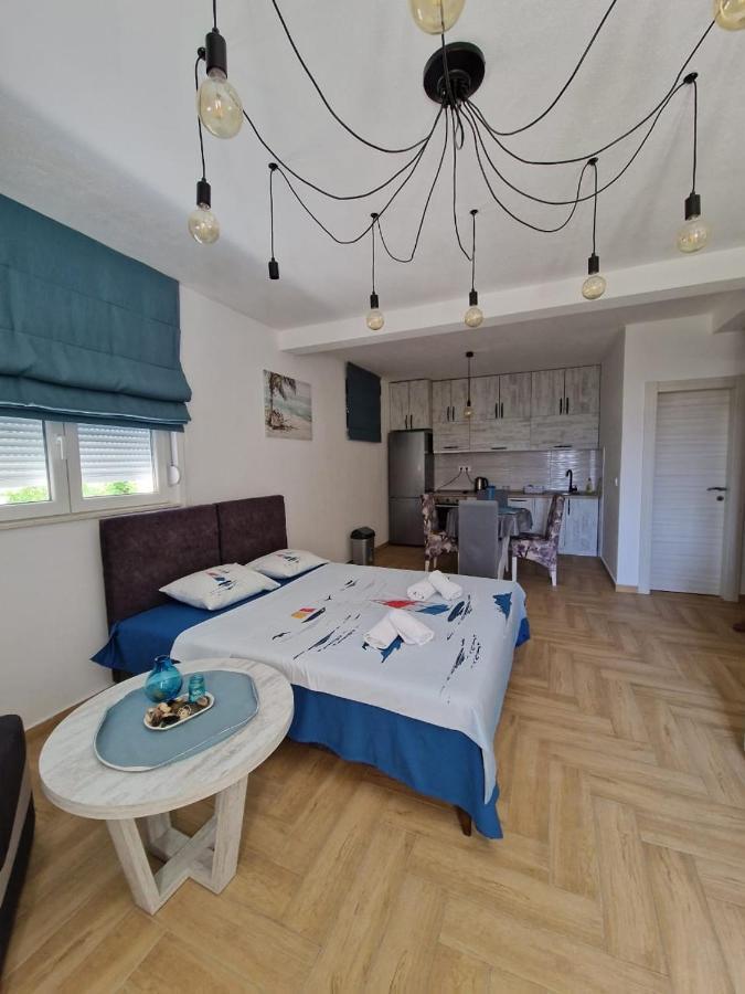 Studio Apartman Happy Home تيفات المظهر الخارجي الصورة
