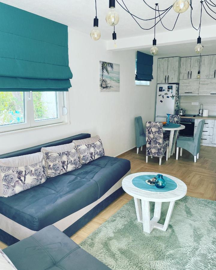 Studio Apartman Happy Home تيفات المظهر الخارجي الصورة
