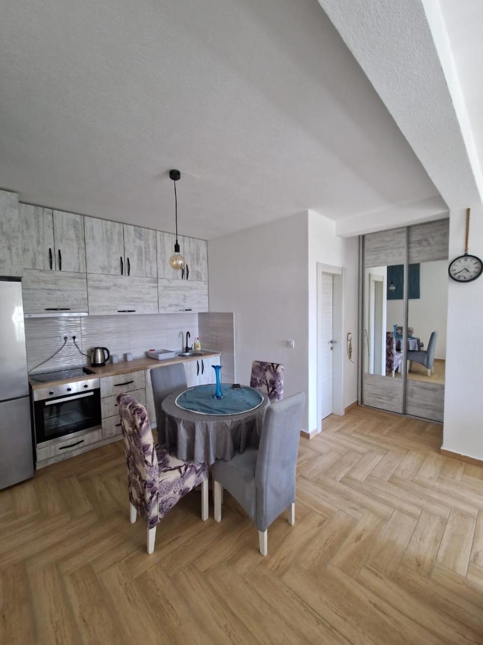Studio Apartman Happy Home تيفات المظهر الخارجي الصورة
